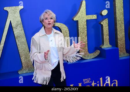 Londres, Royaume-Uni , 05/10/2022, Emma Thompson arrive au casting et les cinéastes assistent à la conférence de presse du BFI London film Festival pour Matilda the musical de Roald Dahl, sortie par Sony Pictures dans des cinémas du Royaume-Uni et d'Irlande sur 25 novembre - 5th octobre 2022, Londres, Royaume-Uni. Banque D'Images