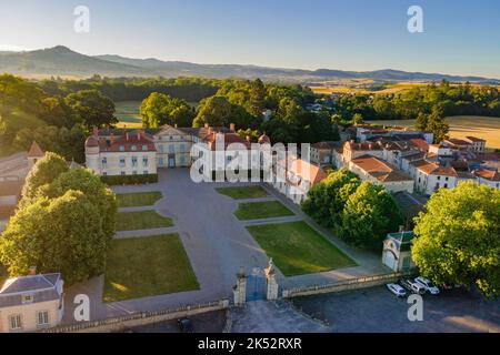 France, Puy de Dôme, Parentignat, Château de Parentignat, près d'Issoire, Vallée de l'Allier (vue aérienne) Banque D'Images