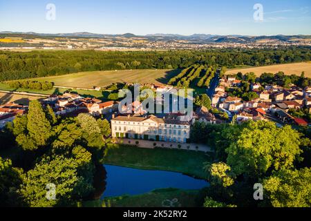 France, Puy de Dôme, Parentignat, Château de Parentignat, près d'Issoire, Vallée de l'Allier (vue aérienne) Banque D'Images