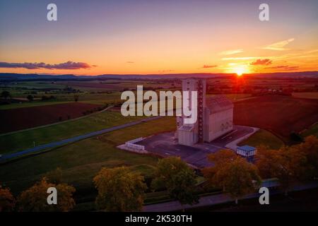 France, Meurthe-et-Moselle, pays du Saintois, groupe de coopératives agricoles, silo de blé (vue aérienne) Banque D'Images