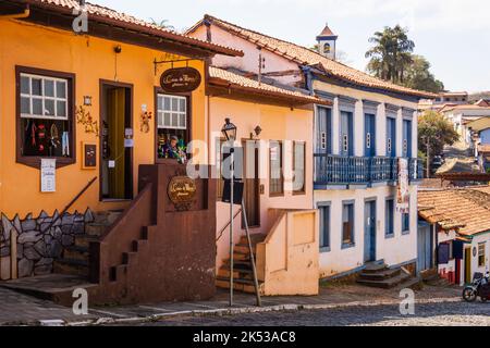 Magasin Coisas de Minas Artesanato et autres entreprises à Samará, Minas Gerais, Brésil. Banque D'Images