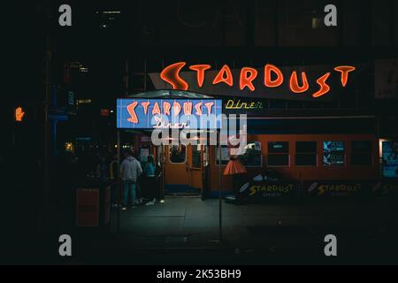 Ellens Stardust Diner affiche vintage la nuit, Manhattan, New York Banque D'Images