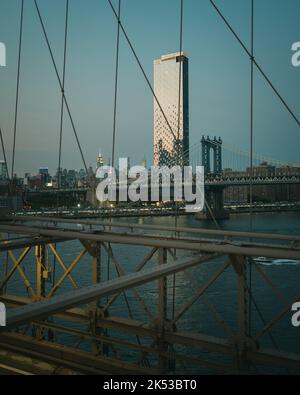 Vue sur le pont de Manhattan depuis le pont de Brooklyn, Manhattan, New York Banque D'Images