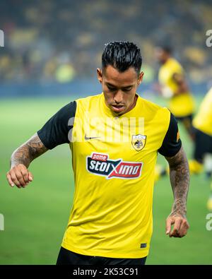 Athènes, Lombardie, Grèce. 3rd octobre 2022. 11 SERGIO ARAUJO de AEK ATHENS FC en action pendant le match de football de la Super League grecque entre Aek Athens FC et Ionikos FC au stade OPAP Arena à Athènes, Grèce sur 03 octobre 2022. (Image de crédit : © Stefanos Kyriazis/ZUMA Press Wire) Banque D'Images