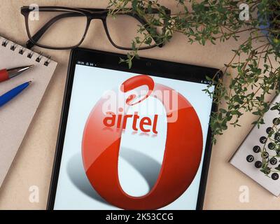 Dans cette illustration, le logo Bharti Airtel Limited est affiché sur une tablette. Banque D'Images