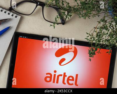 Dans cette illustration, le logo Bharti Airtel Limited est affiché sur une tablette. Banque D'Images