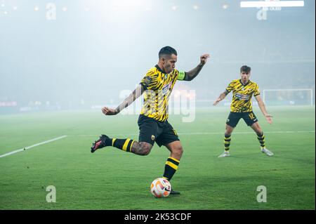 Athènes, Lombardie, Grèce. 3rd octobre 2022. 11 SERGIO ARAUJO de AEK ATHENS FC en action pendant le match de football de la Super League grecque entre Aek Athens FC et Ionikos FC au stade OPAP Arena à Athènes, Grèce sur 03 octobre 2022. (Image de crédit : © Stefanos Kyriazis/ZUMA Press Wire) Banque D'Images