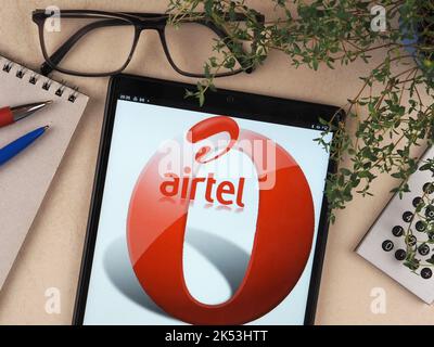 Allemagne. 6th octobre 2022. Dans cette illustration, le logo Bharti Airtel Limited est affiché sur une tablette. (Credit image: © Igor Golovniov/SOPA Images via ZUMA Press Wire) Banque D'Images