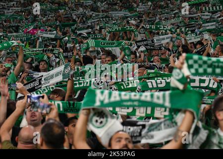 Les supporters du FC Maccabi Haifa lors de l'étape du groupe de la Ligue des champions de l'UEFA 2022/23 - rencontre du groupe H entre le FC Juventus et le FC Maccabi Haïfa au stade Allianz de 05 octobre 2022 à Turin, en Italie Banque D'Images