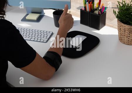 un bras dans un geste d'accord Banque D'Images