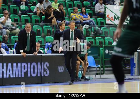 Sassari, Italie. 05th octobre 2022. IBON Navarro (Unicaja Malaga) pendant Dinamo BDS Sassari vs Unicaja, match de basket-ball de la Ligue des champions à Sassari, Italie, 05 octobre 2022 Credit: Independent photo Agency/Alay Live News Banque D'Images