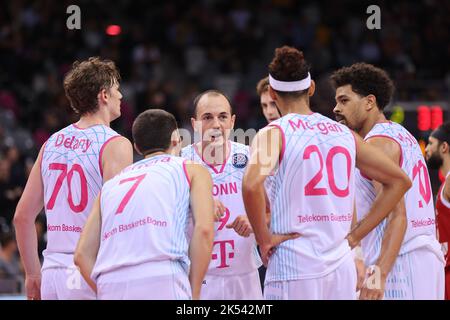 Bonn, Allemagne. 05th octobre 2022. Finn Delany (Bonn), Sebastian Herrera (Bonn), Karsten Tadda (Bonn), Jeremy Morgan (Bonn), Collin Malcolm (Bonn), BCL Groupe B, Telekom paniers Bonn vs Unihotels Reggio Emilia, Bonn, Allemagne 05.10.2022, Telekom Dome. Crédit : Juergen Schwarz/Alay Live News Banque D'Images