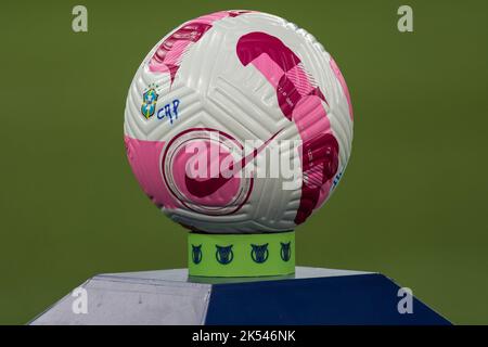 Curitiba, Brésil. 05th octobre 2022. PR - Curitiba - 10/05/2022 - BRAZILIAN A 2022, ATHLETICO-PR X FORTALEZA - le ballon de jeu vu avant le match entre Athletico-PR et Fortaleza à l'Arena da Baixada stade pour le championnat brésilien A 2022. Photo: Robson Mafra/ AGIF/Sipa USA crédit: SIPA USA/Alay Live News Banque D'Images