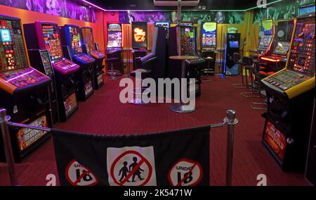 Machines à sous à prix, pour jouer à Motorway Services, moto, Stafford North, M6, Staffordshire, Angleterre, Royaume-Uni Banque D'Images