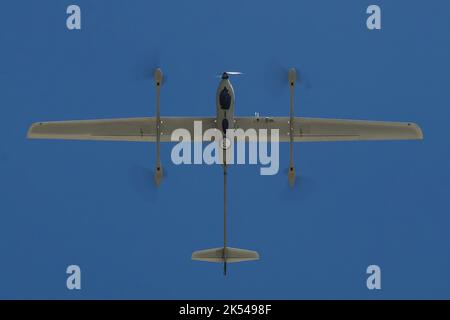 Un système d'avions sans pilote stacker prend son envol lors de l'exercice littoral II (LEX II) sur le camp Lejeune, en Caroline du Nord, le 3 mars 2022. Au cours du LEX II, les marins et les marins visent à mettre en pratique leur capacité à décourager le comportement coercitif d’un adversaire notionnel et à contribuer directement par la dissuasion au moyen de systèmes technologiques de pointe. La division a mis à l'essai de nouvelles tactiques et de nouvelles formations avec des équipes de reconnaissance et de contre-reconnaissance multidomaines, conformément à la Force Design 2030. (É.-U. Photo du corps marin par lance Cpl. Ryan Ramsammy) Banque D'Images