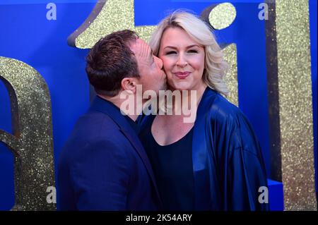 Londres, Royaume-Uni , 05/10/2022, Stephen Graham et Hannah Walters arrivent au casting et les cinéastes assistent à la conférence de presse du BFI London film Festival pour la comédie musicale Matilda de Roald Dahl, publiée par Sony Pictures dans les cinémas du Royaume-Uni et d'Irlande sur 25 novembre - 5th octobre 2022, Londres, Royaume-Uni. Banque D'Images