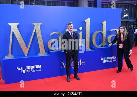 Londres, Royaume-Uni , 05/10/2022, Ben Roberts arrive au casting et les cinéastes assistent à la conférence de presse du BFI London film Festival pour Matilda the musical de Roald Dahl, sortie par Sony Pictures dans les cinémas du Royaume-Uni et d'Irlande sur 25 novembre - 5th octobre 2022, Londres, Royaume-Uni. Banque D'Images