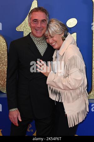 Londres, Royaume-Uni. 05/10/2022Greg Sage et Emma Thompson à la première mondiale Matilda de Roald Dahl, sur 5 octobre 2022, The Royal Festival Hall, Londres, Royaume-Uni. Photo de Stuart Hardy/ABACAPRESS.COM Banque D'Images