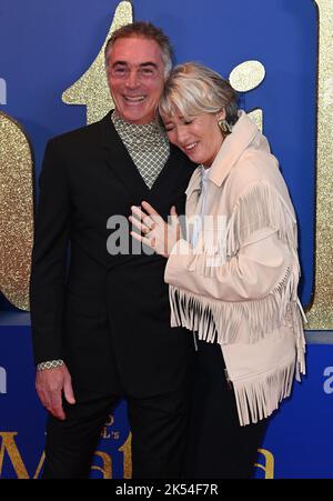 Londres, Royaume-Uni. 05/10/2022Greg Sage et Emma Thompson à la première mondiale Matilda de Roald Dahl, sur 5 octobre 2022, The Royal Festival Hall, Londres, Royaume-Uni. Photo de Stuart Hardy/ABACAPRESS.COM Banque D'Images