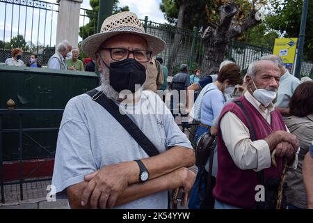 Les retraités ont fait la preuve de leur demande d'augmentation des pensions et de mesures contre l'augmentation des coûts énergétiques. ATHÈNES, GRÈCE. Crédit: Dimitris Aspiotis/Alamy Banque D'Images