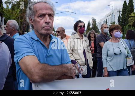 Les retraités ont fait la preuve de leur demande d'augmentation des pensions et de mesures contre l'augmentation des coûts énergétiques. ATHÈNES, GRÈCE. Crédit: Dimitris Aspiotis/Alamy Banque D'Images