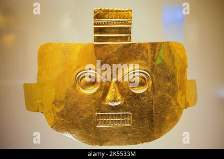 Colombie, Bogota objets exposés dans le musée de l'or. La plupart des travaux d'or de Malagana ont été faits pour les funérailles régalia. Masques sous forme de crânes ou de fac sans vie Banque D'Images