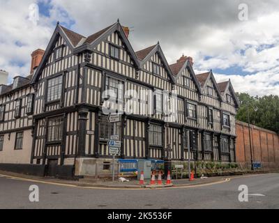 Bâtiment à ossature de bois noir et blanc, connu sous le nom de Ledbury Park, dans la ville de Ledbury, Herefordshire, Royaume-Uni Banque D'Images