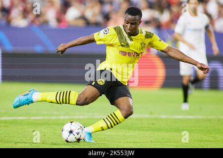 Séville, Espagne - 5th octobre 2022, Youssoufa Moukoko de Borussia Dortmund pendant la Ligue des champions de l'UEFA, Groupe G, match de football entre Sevilla FC et Borussia Dortmund sur 5 octobre 2022 au stade Ramon Sanchez-Pizjuan à Séville, Espagne - photo: Joaquin Corchero/DPPI/LiveMedia Banque D'Images