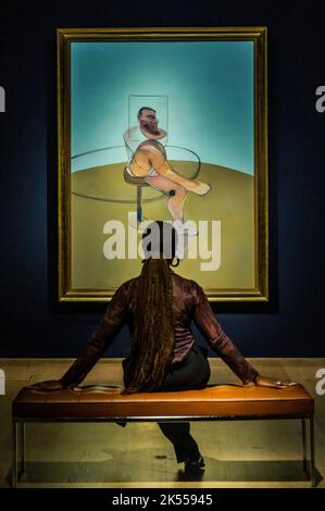 Londres, Royaume-Uni. 6th octobre 2022. Francis Bacon, peinture 1990 (1990, estimation: £7 000 000-£9 000 000) - The 20th/21st Century: London Evening sale at Christies London. Il présente des maîtres britanniques et européens aux côtés d'artistes contemporains internationaux. Crédit : Guy Bell/Alay Live News Banque D'Images