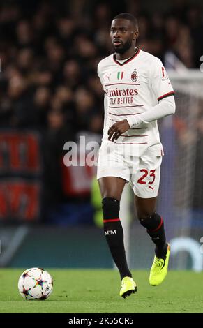 Londres, Angleterre, 5th octobre 2022. Fikayo Tomori de l'AC Milan lors du match de l'UEFA Champions League à Stamford Bridge, Londres. Le crédit photo devrait se lire: Paul Terry / Sportimage Banque D'Images