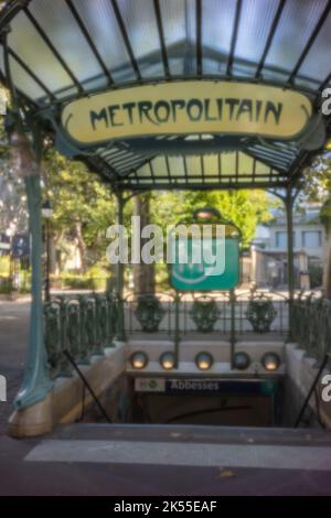 Vieillissement, ère numérique, qualité supérieure, accrocheur, se démarquer, Image haute résolution de l'édicule d'Abbesses (Paris Métro), Banque D'Images