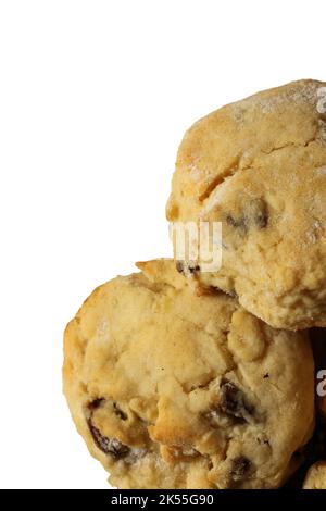 Des scones de fruits maison fraîchement préparés. Isolé sur un fond blanc Banque D'Images