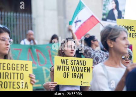 Rome, Italie. 5th octobre 2022. Sit-in organisé à Rome par Amnesty International Italia en solidarité avec les femmes iraniennes (Credit image: © Matteo Nardone/Pacific Press via ZUMA Press Wire) Banque D'Images