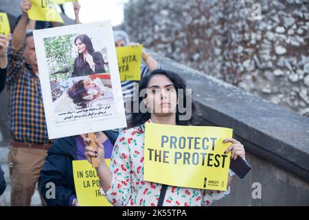 Rome, Italie. 5th octobre 2022. Sit-in organisé à Rome par Amnesty International Italia en solidarité avec les femmes iraniennes (Credit image: © Matteo Nardone/Pacific Press via ZUMA Press Wire) Banque D'Images