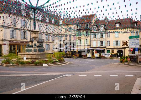 Centre-ville d'Arbois. Arbois est une commune au coeur de la région viticole du Jura dans l'est de la France. Banque D'Images