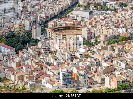 Vue panoramique sur la ville portuaire d'Alicante, sur la Costa Blanca, dans le sud de l'Espagne. Photos prises du Castillo de Santa Barbara. Banque D'Images