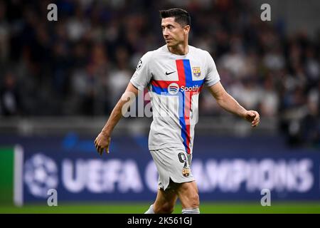 Milan, Italie. 04 octobre 2022. Robert Lewandowski du FC Barcelone se présente lors du match de football de la Ligue des champions de l'UEFA entre le FC Internazionale et le FC Barcelone. Credit: Nicolò Campo/Alay Live News Banque D'Images