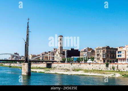 Tortosa, Espagne - 13 mai 2022 : monument franquiste commémorant la bataille de l'Ebre sur le fleuve Ebro à Tortosa, Tarragone, Catalogne, Espagne Banque D'Images
