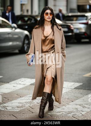 MILAN, Italie- 22 septembre 2022: Les femmes dans la rue à Milan. Banque D'Images