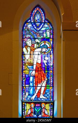 Vitraux dans une chapelle de Jésus fouettée par un soldat romain. Banque D'Images