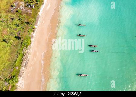 Vue aérienne de la plage de Khao Lak en Thaïlande Banque D'Images