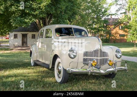 DEARBORN, MI/USA - 17 JUIN 2017 : une voiture Dodge Luxury Liner Deluxe 1940 au salon de voiture Henry Ford (THF) Motor Muster, Greenfield Village, près de Detroit. Banque D'Images