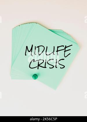 Affiche textuelle montrant Midlife Crisis, vue d'ensemble de l'entreprise technique de développement logiciel décomposition d'une application Banque D'Images