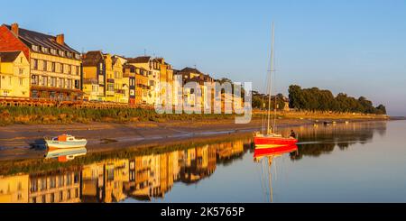 France, somme, Baie de somme, Saint-Valery-sur-somme, les quais de Saint-Valery en début de matinée Banque D'Images