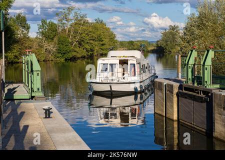 France, Saône-et-Loire, Branges, tourisme fluvial sur la Seille Banque D'Images