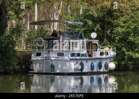 France, Saône-et-Loire, Cuisery, tourisme fluvial sur la Seille Banque D'Images