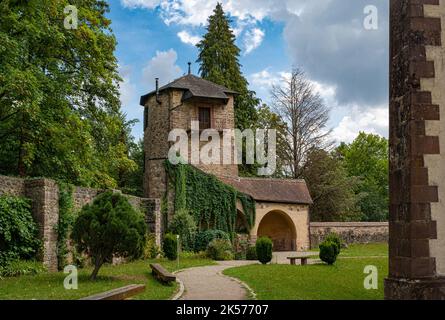 Le Prälatenturm (tour de preternam) faisait partie du bastion défensif dans le ring Wall qui entourait autrefois la vieille ville de Gengenbach, la vallée de Kinzig, Oregon Banque D'Images