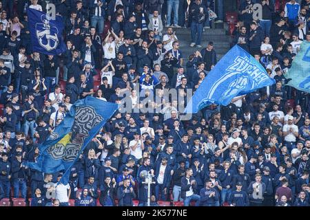 ZURICH, SUISSE - OCTOBRE 6 : fans du FC Zurich lors du match de l'UEFA Europa League entre le FC Zurich et le PSV Eindhoven au Stadion Letzigrund sur 6 octobre 2022 à Zurich, Suisse (photo de Joris Verwijst/Orange Pictures) Banque D'Images