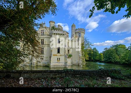 France, Vienne, les trois-Moutiers, château de la Mothe-Chandeniers, daté du 12 ème siècle, broute dans un incendie en 1932 et jamais réparé. Il a été restauré et ouvert au public en 2021 Banque D'Images