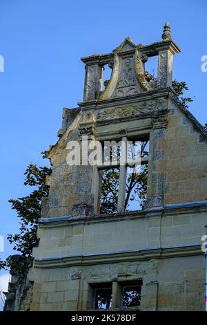 France, Vienne, les trois-Moutiers, château de la Mothe-Chandeniers, daté du 12 ème siècle, broute dans un incendie en 1932 et jamais réparé. Il a été restauré et ouvert au public en 2021 Banque D'Images